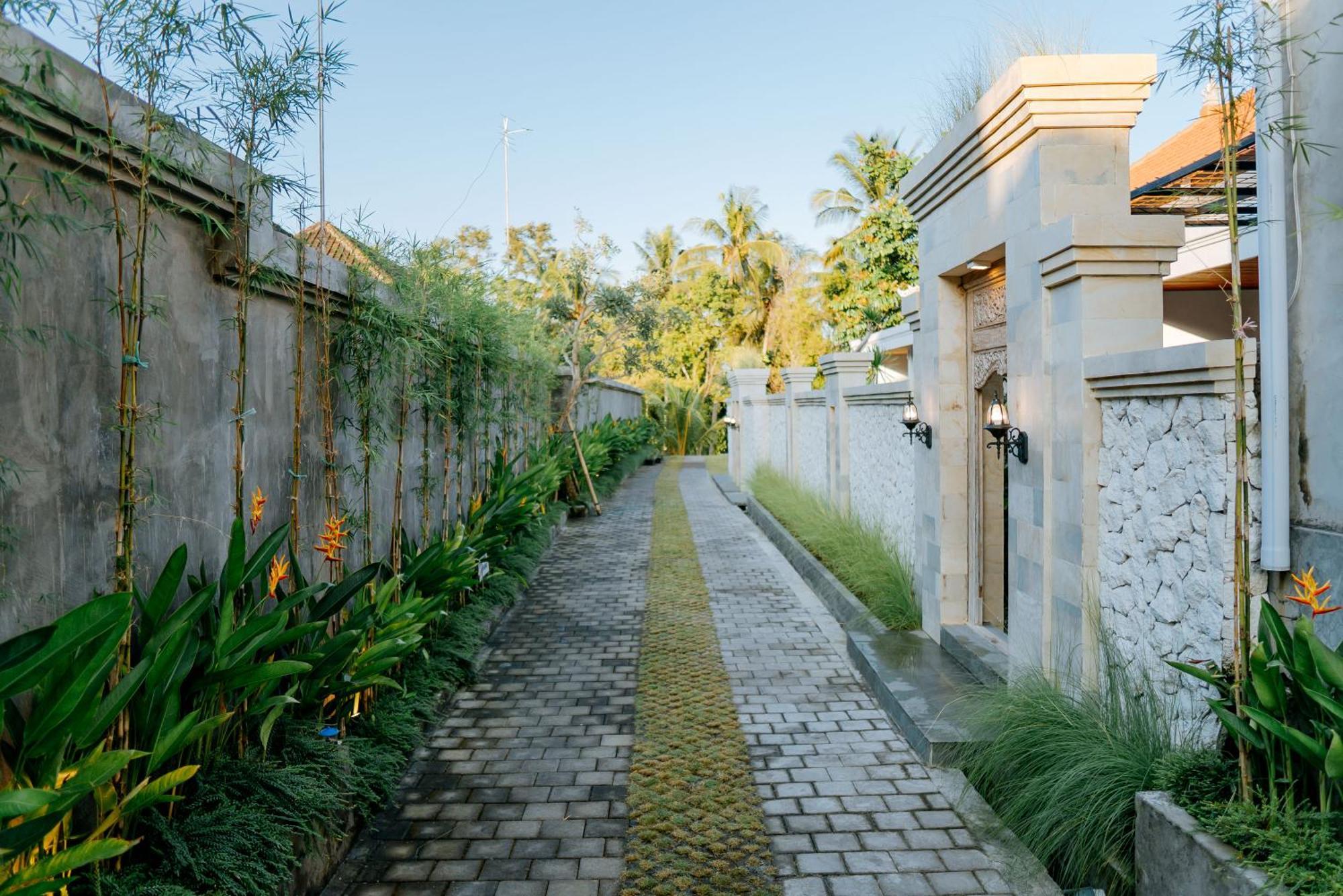 Bali Made Escape Hotel Gianyar  Exterior photo