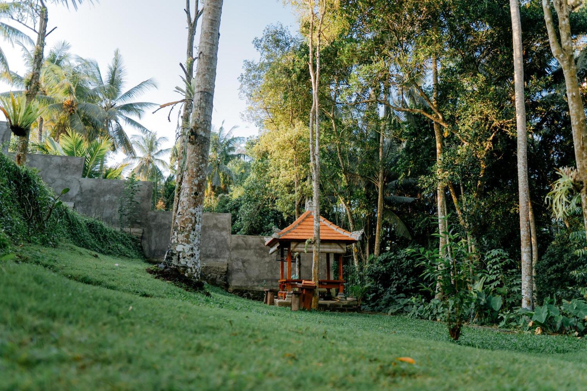 Bali Made Escape Hotel Gianyar  Exterior photo